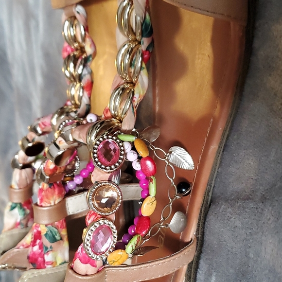 Ornate Women's Sandals - Picture 4 of 5